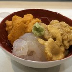 ◆白エビ（富山）・赤雲丹・バフンウニ・・これも豪華で好きなもの尽くし。 雲丹の食べ比べなんて入れしいこと。バフンウニは甘く赤雲丹は独特の旨み。 白エビもネットリ感もよく甘い。