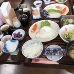 丘のホテル - 