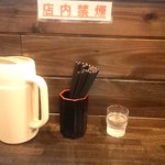 麺屋彩々 - 店内禁煙也。