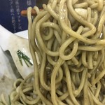 中華そば いづる - 麺にへばりつくスープ