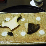 と村 - 北海道の蝦夷鮑（１月おいた生の肝をつけて食べる）、ステーキにした千葉の勝浦の鮑