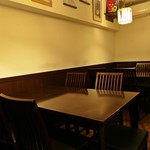 ロヂウラ - テーブル８〜10席    貸切、宴会可