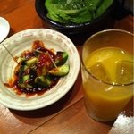 Akakara - サラダ・赤きゅう・マンゴーマッコリ