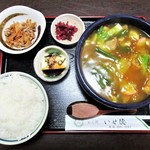 めん処 いせ徳 - カレーころきしめん定食 900円 + 大盛り 300円 ＋ ごはん 大盛り 100円 ＝ 1,390円（税込）。　　　　　2018.08.19