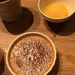 うしごろバンビーナ・カルボーネ - 紅茶のクリームブリュレとマンゴーシャーベット。※各１人前