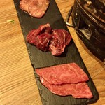 うしごろバンビーナ・カルボーネ - 塩3品（上タン、厚切りハラミ、リブシン）。※二人前