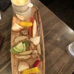 Izakaya Chagaraku - グリルチキンのチーズフォンデュ
                        チキンはたった３切れしかないのが残念