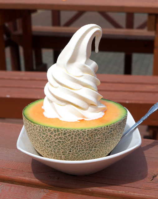 見た目だけでなく、本当に美味しいメロンソフトクリーム！ 北海道