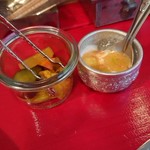 チャイカフェ バガヴァッド - ピクルスとフルーツヨーグルト