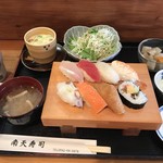 南天寿司 - 料理写真:握り寿司＝７８０円の全て
※アフターコーヒーも付く