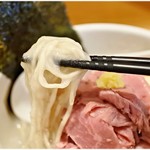 麺にスープが絡みまくり♪