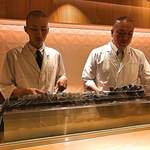 銀座 しのはら - 2018天竜川と郡上八幡の鮎を焼いているところ