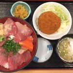 湯浅 - 5/22(月) ランチA 海鮮丼＋メンチカツ