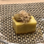 鮨 学 - 玉蜀黍豆腐・・玉蜀黍の甘みを感じ、冷たい食感も心地いい品。
