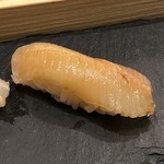 Sushi Gaku - 私には「鯖」の代わりに「スモークした桜鱒」・・スモークの香りと鱒の甘みが合います。
