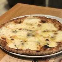 PIZZERIA　37 - クァトロフォルマッジ