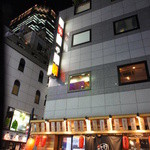 赤坂 みすじ - お店はこちらのビルの2階。赤坂見附駅10番出口から歩いて5分ほどです。