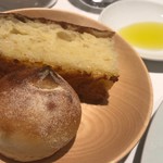 サンタキアラ - じゃがいものフォカッチャ、酒粕を練りこんだパン