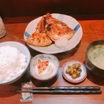 炭膳 茅心 - 鯛かぶと塩焼き定食