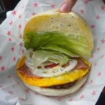 Stamina本舗 Kaya - スペシャルバーガー、５５０円。