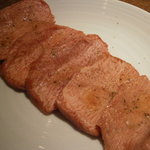 焼肉 山水 - 23年8月　厚切りタン塩　全景