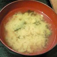 浅草 魚料理 遠州屋 - 近海生まぐろぶつ切定食 670円 の味噌汁(お替り自由)