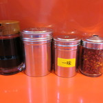 ラーメン二郎 - 卓上調味料