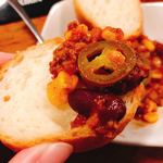 魚屋よ蔵 - チリビーンズ  ハラペーニョが乗ってました。