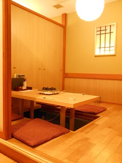 Tsukiji Fukutake - 人気の個室席。4名～５名。