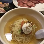 Kankoku Ichiba Sumibi Yakiniku Yuuyuukan - 冷麺/シンプルですがスープが美味しい