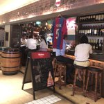 Bar Espanol LA BODEGA - 外観、通路側の席