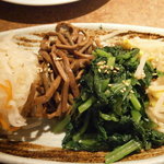 焼肉 山水 - 23年8月　ナムル盛り合わせ