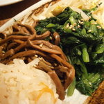 焼肉 山水 - 23年8月　ナムル盛り合わせ