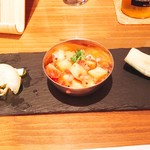 スパイスドランカー やぶや - 前菜
                                左から、赤西貝ノピックル、パイナップルのインド風サラダ、水茄子のアチャール