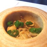 キメラ - サルデーニャ島産クラシコチーズで仕上げた丹波鶏の柔らか煮と万願寺唐辛子のオレキエッティ  