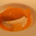 キメラ - ココナッツ風味のパンナコッタ　アップルマンゴーのソルベット
