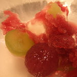 キメラ - 紫氷を削った巨峰と皮付き白ブドウ