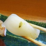 Ginzushi - イカ  細かく包丁を入れ、塩と柚子胡椒で