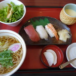 和風レストランまるまつ - すしランチ(498円：税別)