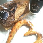 ブリコラージュ ブレッド アンド カンパニー - ブリコラージュブレッドラスク360円、パンドミクール・ホワイト340円、本日のコーヒー360円テイクアウト。税込み　コーヒーの豆はコロンビア。20180823　ラスクに未食のパンあり。次回それ買おう☆