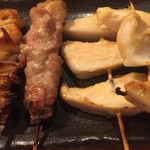 焼鳥 酉たけ - 皮 せせり ヤゲン軟骨　漢方薬や生薬をすりつぶす薬研に似ているからヤゲン軟骨とか 膝軟骨と区別するためですね