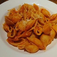 トラットリア ダイ パエサーニ - 色々なお肉のラグーのトマトソース (パスタはコンキリエ）
