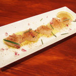 タンドールバル カマルプール - ホタテのスパイスカルパッチョ(400円)