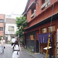 人形町今半 本店 - 人形町の小道より
