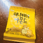 居酒家そら - 韓国のお菓子を貰っちゃいましたw
            ハニーピーナツ？甘さがクセになる感じw