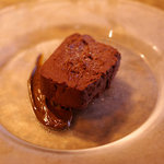 マザーズ - 生ガトーショコラ　ピスタチオのソース(650円)