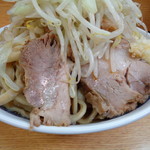 ラーメン二郎 - 豚は小2個