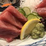 魚屋スタンドふじ子 - マグロ食べ比べ