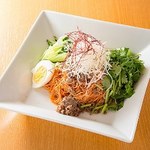 牛酔 - パクチービビン麺