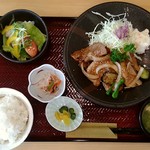 りゅう庵 - 豚のしょうが焼き定食